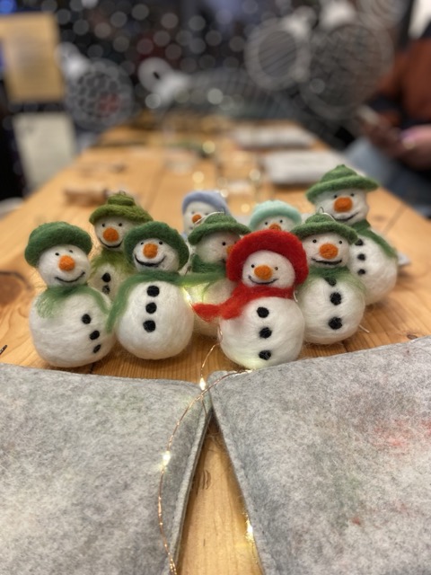 FELT N' FIZZ - Needle felt the iconic Snowman decoration to hang from your tree!